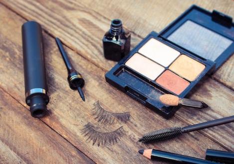 Красивый макияж глаз в домашних условиях: учимся краситься с нуля (пошагово для начинающих)